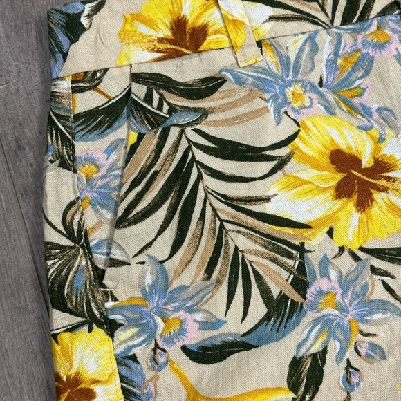 Women's Old Navy 4 Small Shorts Chino Khakis Yellow Green Hawaiian Linen NWOT - Picture 5 of 8